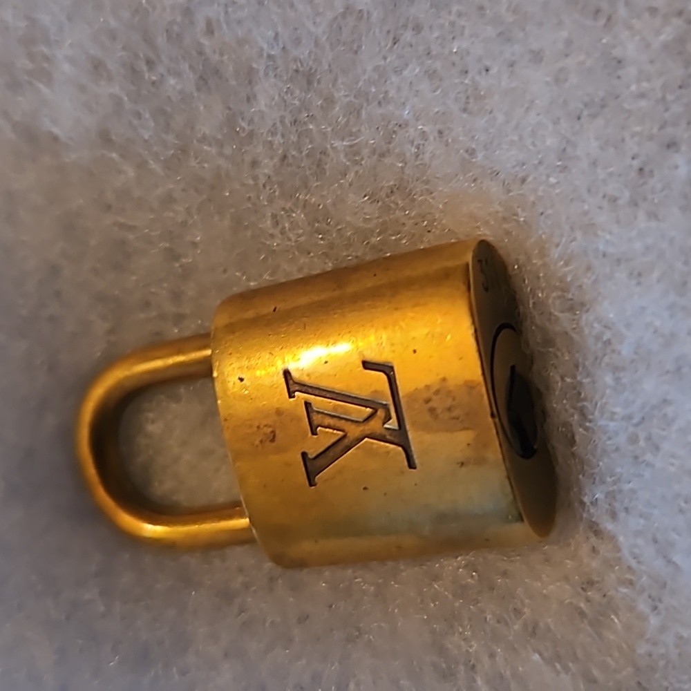 LV LOCK #311 AUTHENTIC. No key.